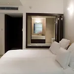 وأجنحة نابا مرميد فندق أيا نابا